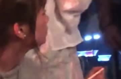 小姐姐吃外卖下酒,小姐姐畅饮小酌时光